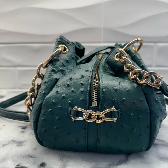 NWOT Isabella Adams Green and Gold Ostrich Designer Purse - Picture 5 of 16